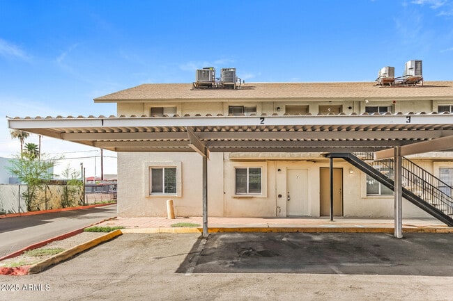 Primary Photo - 2615 E Greenway Rd