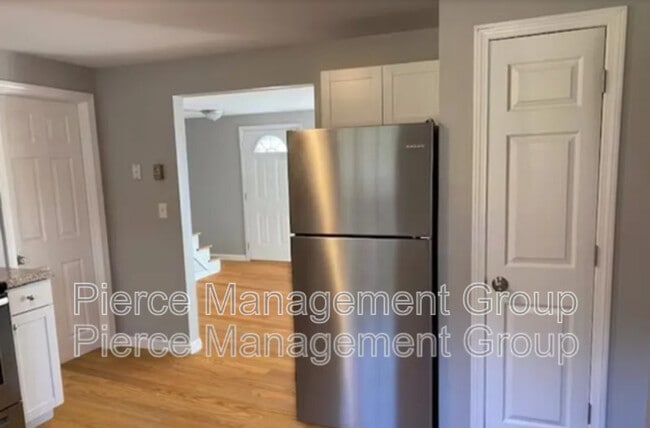 Building Photo - 9 Bayberry Ln