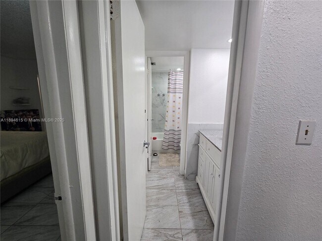 Building Photo - 10801 SW 109th Ct