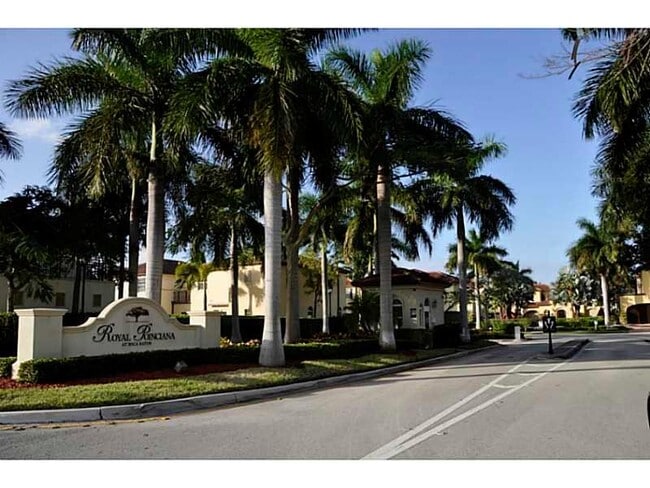 Building Photo - 105 Via Floresta Dr