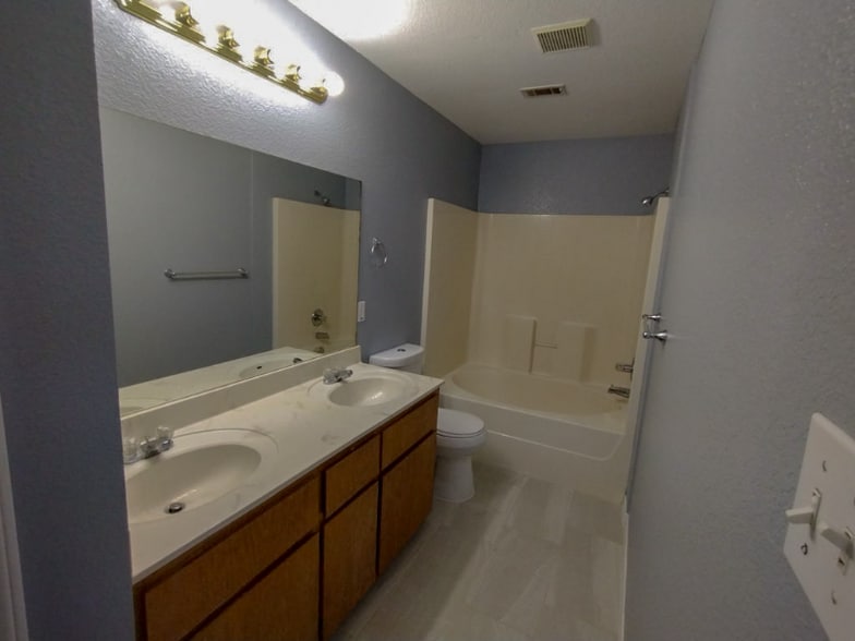 Building Photo - 2710 Seabiscuit Dr