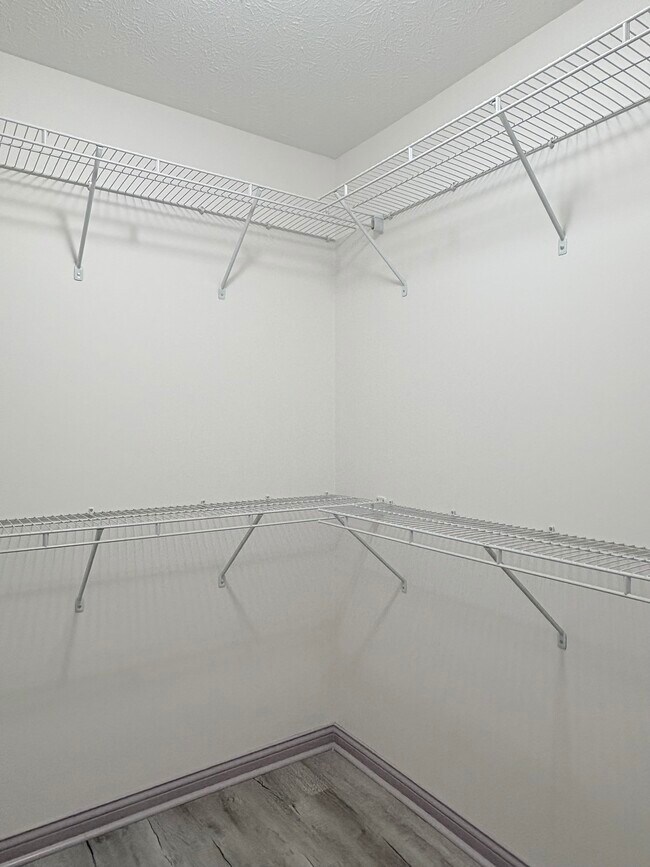 Building Photo - 839 Sweet Bay Ave