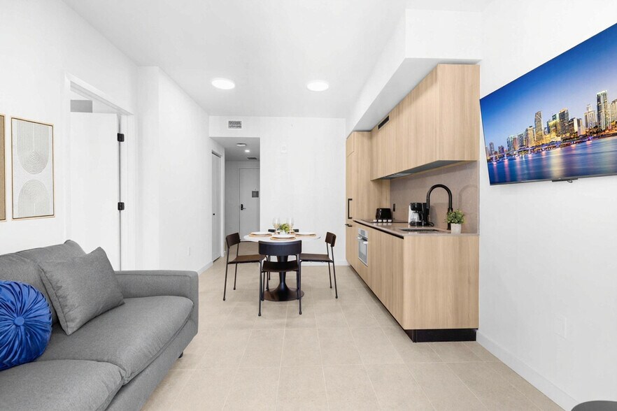 Building Photo - 501 NE 1st Ave