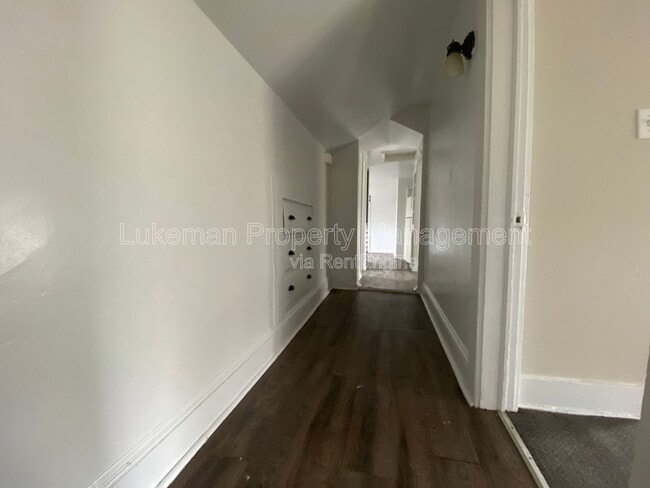 Building Photo - 415-417 W Oak