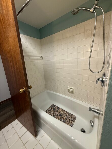 Building Photo - 485 Hillcrest Rd