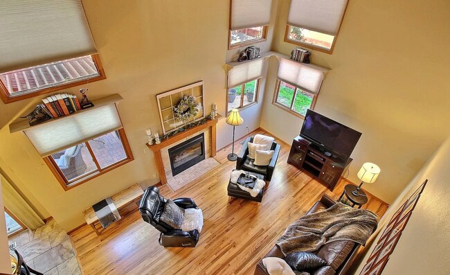 Building Photo - Spacious 4-Bedroom Home with Huge Fenced Y...