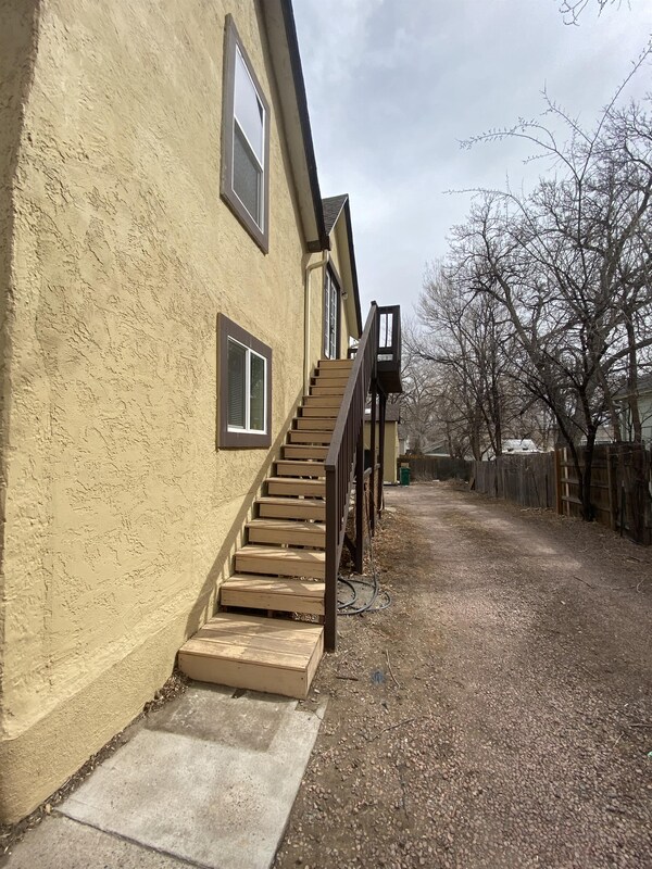 Building Photo - 823 N Corona St