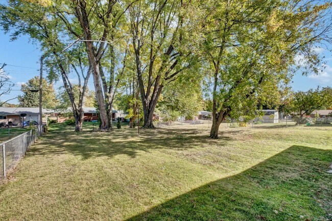 Building Photo - Spacious Single Family Home In Florissant with a Walk Out Basement!!