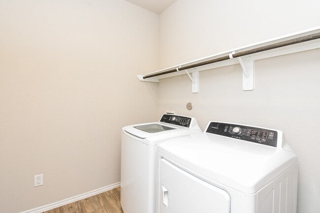 Building Photo - 5530 Redwood Summit Ln