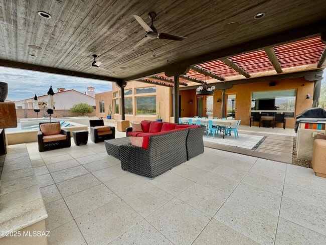 Building Photo - 11096 N Pusch Ridge View Pl
