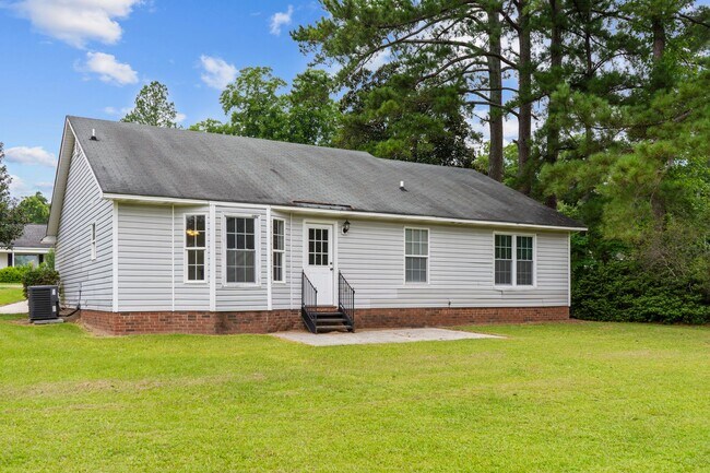 Building Photo - 3bed/2bath Located Right on Campbells Campus!