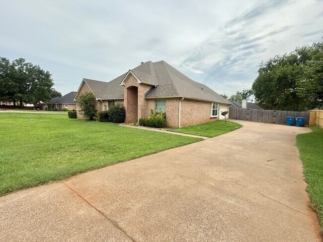 Building Photo - Charming 4-bed/2-bath in Bullard’s Legacy Estates!