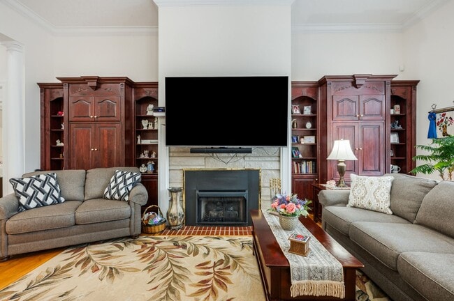 Building Photo - Executive Rental