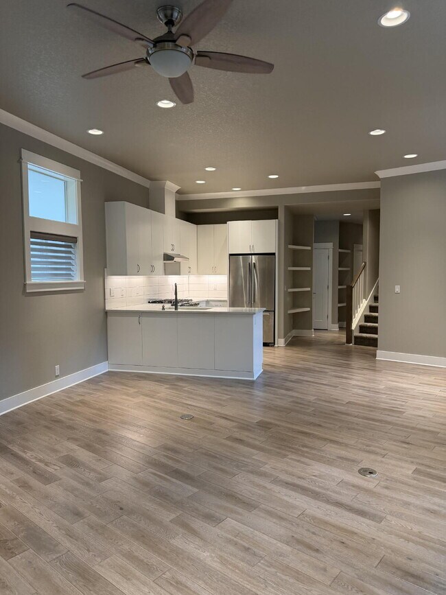 Building Photo - 3 Bed / 2 Bath Single-Family Home in West Linn