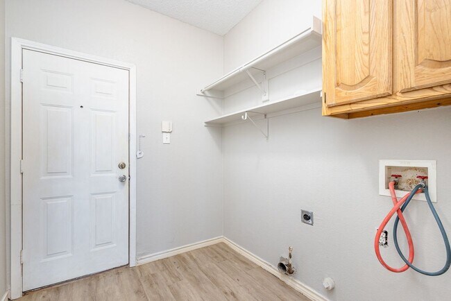 Building Photo - 2809 Ventanna Dr