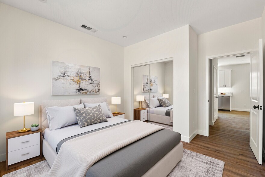 Building Photo - 3045 S Bronson Ave