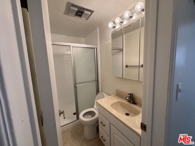Building Photo - 6700 Hillpark Dr