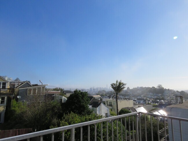 Building Photo - Updated Noe Valley House Available Now!