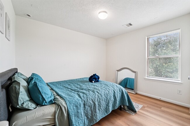 Building Photo - 4306 Lake Cypress Cir