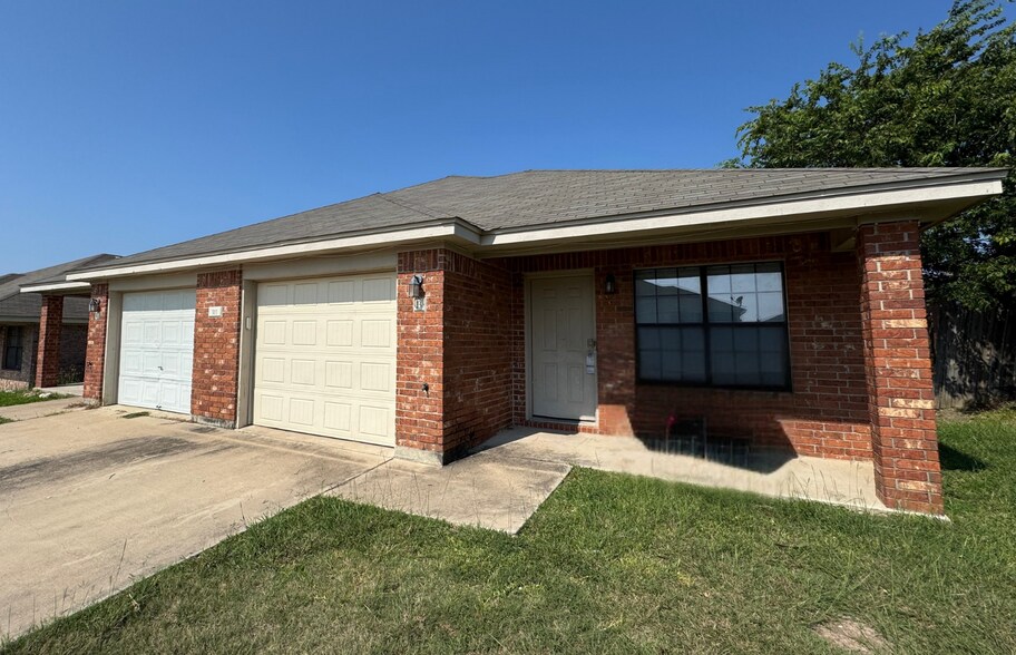 Primary Photo - 311 Cedar Ridge Dr