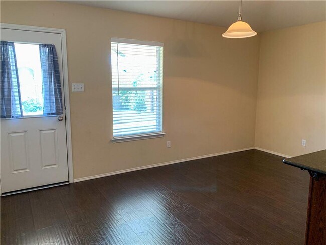 Building Photo - 717 Morgan Dr