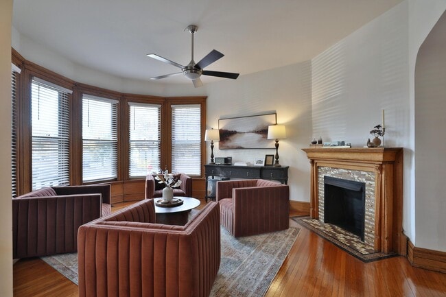 Building Photo - 398 W 5th Ave