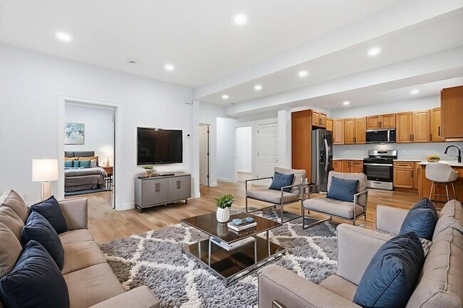 Building Photo - 438 Talbot Ave