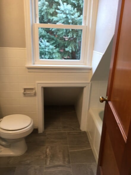 Building Photo - 1212 Love St