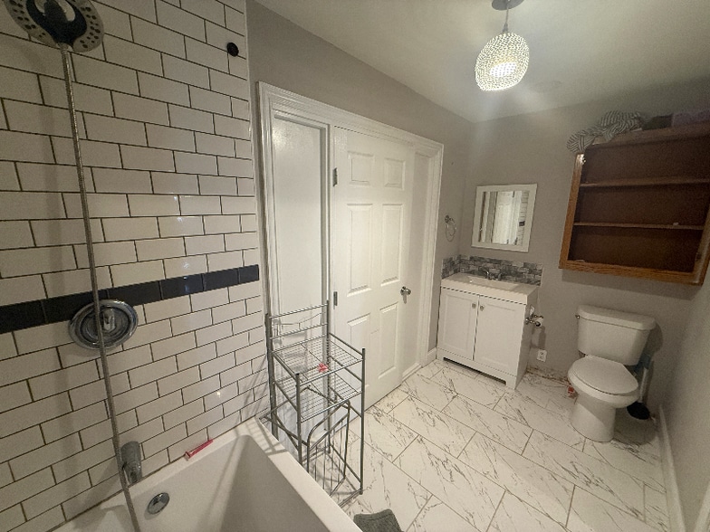Building Photo - 801 Pecan St