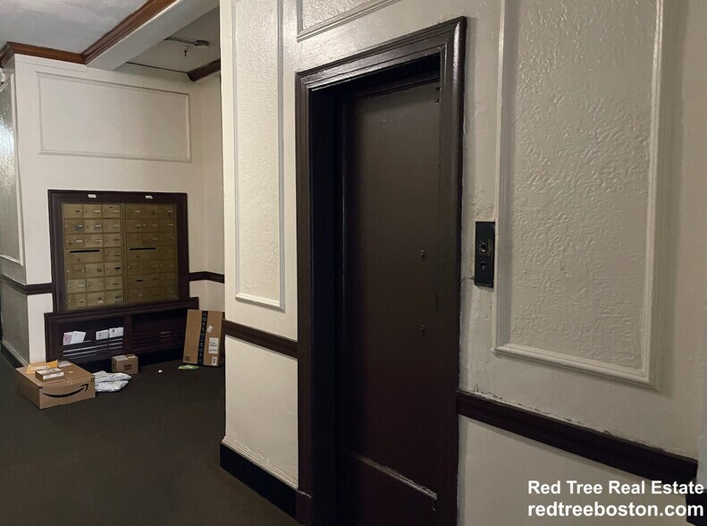 Building Photo - 2003 Commonwealth Ave