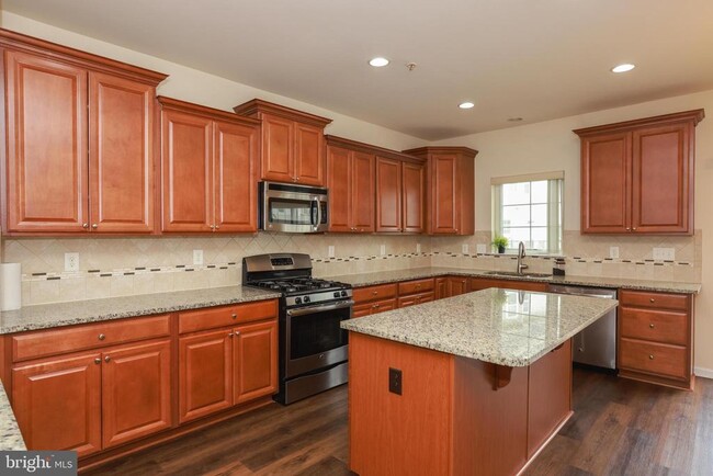 Building Photo - 7954 Blue Stream Dr