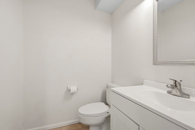 Building Photo - 20315 Sunny Shores Dr