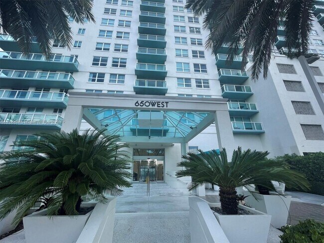 Primary Photo - 650 West Ave