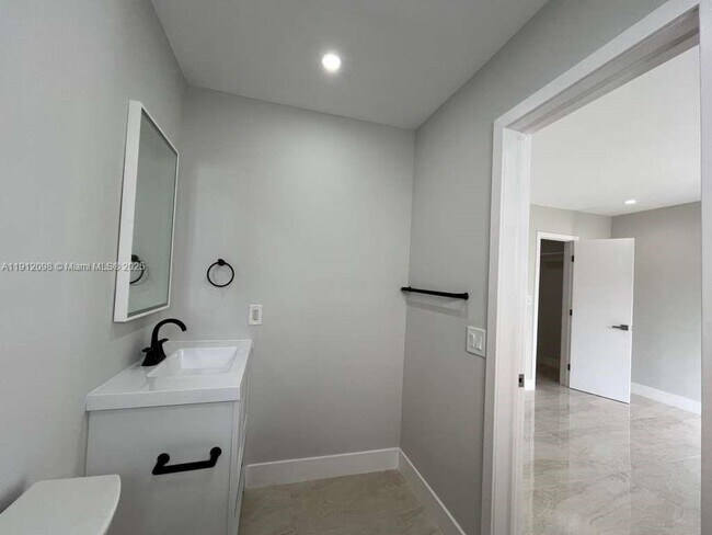 Building Photo - 1844 NW 19th St