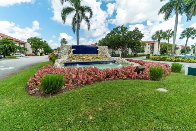 Building Photo - 820 S Hollybrook Dr