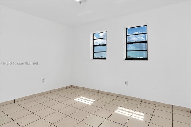 Building Photo - 3945 SW 89th Ave