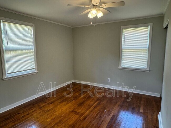 Building Photo - 4259 Hickory Dr