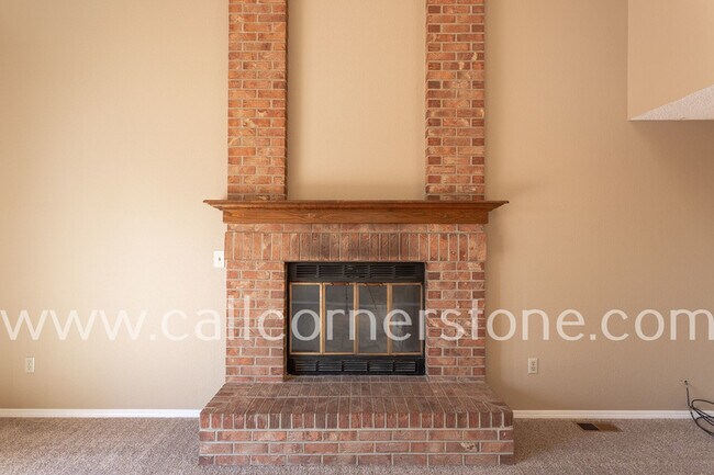 Building Photo - 940 Royal Crown Ln