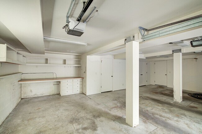 Building Photo - 4Bd/4.5Ba Medina Home