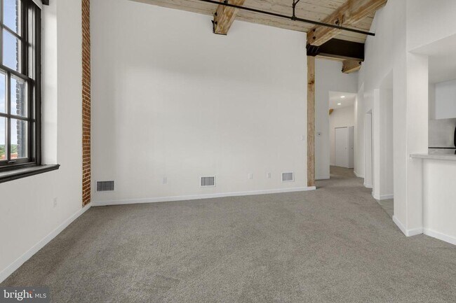 Building Photo - 303 Vine St