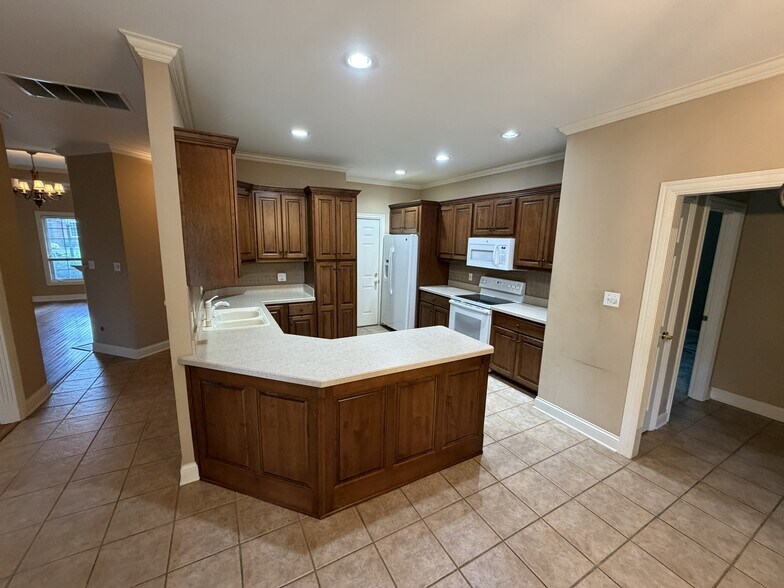 Kitchen - 4610 Arborgate Dr