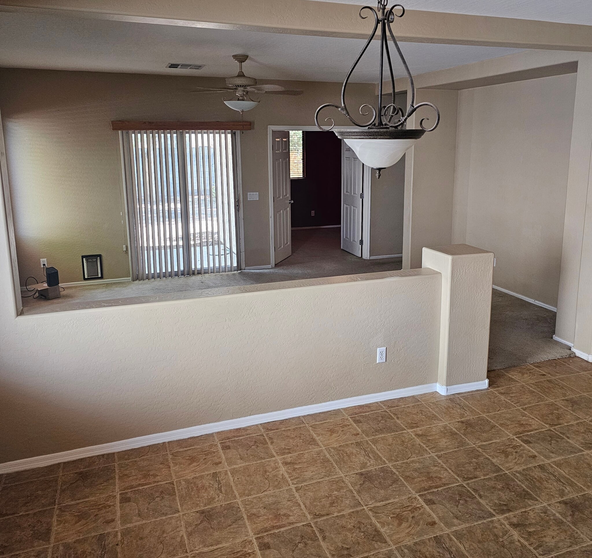 Building Photo - 1341 E Strawberry Dr