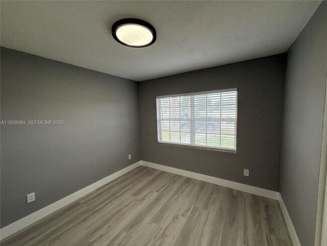 Building Photo - 20570 NW 1st Ct