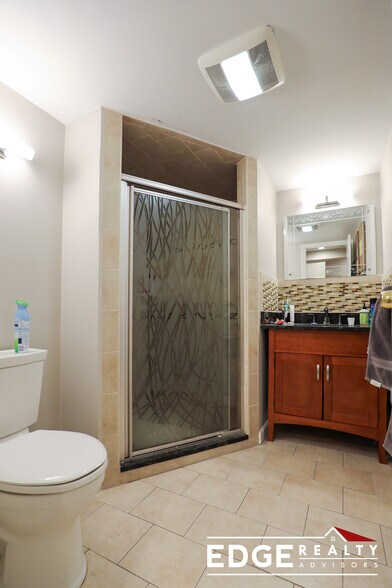 Building Photo - 10 Glenville Ave