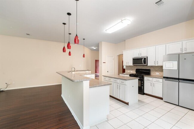 Building Photo - 1511 Weatherford Dr