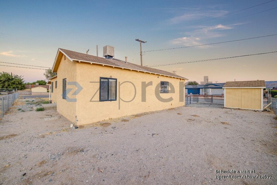 Building Photo - Unit