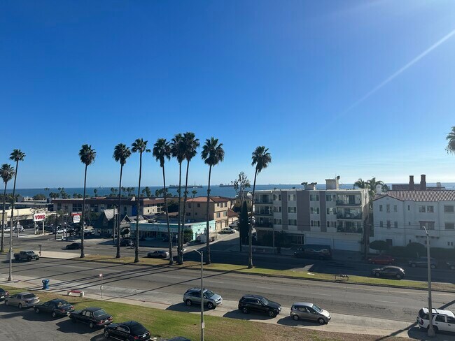 Building Photo - 3707 E Livingston Dr