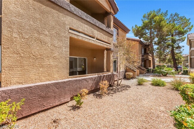 Building Photo - 6164 Pine Villa Ave