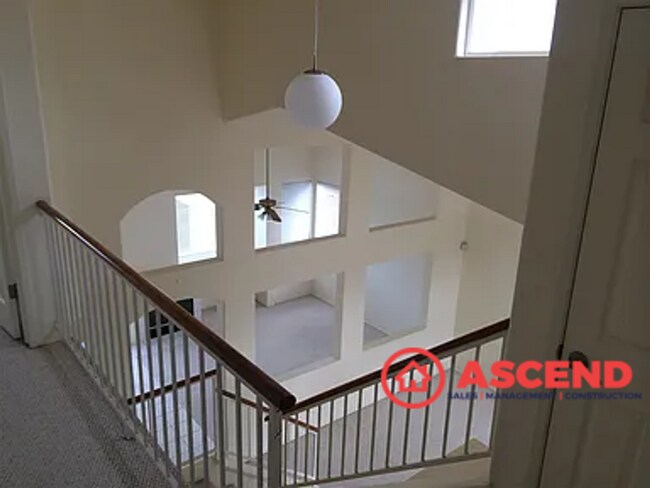 Building Photo - Beautiful 4 bedroom Two-Story Home!