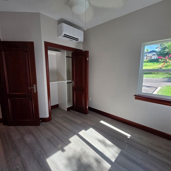 Building Photo - Luxury 3/2 Grated Community in South Kihei.